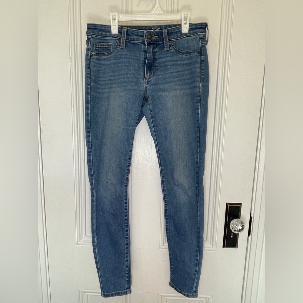 Universal Thread Mid Rise Jegging Size 4/27R